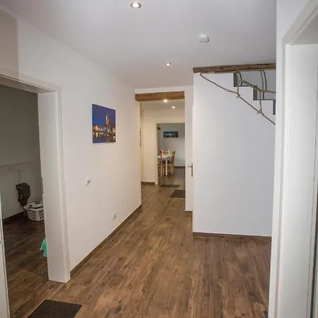 Gaestehaus Roggenhorst - Aufwaendig Saniertes Haus, 200 Qm Wohnflaeche, 3 Baeder بيت للعطل لوبيك